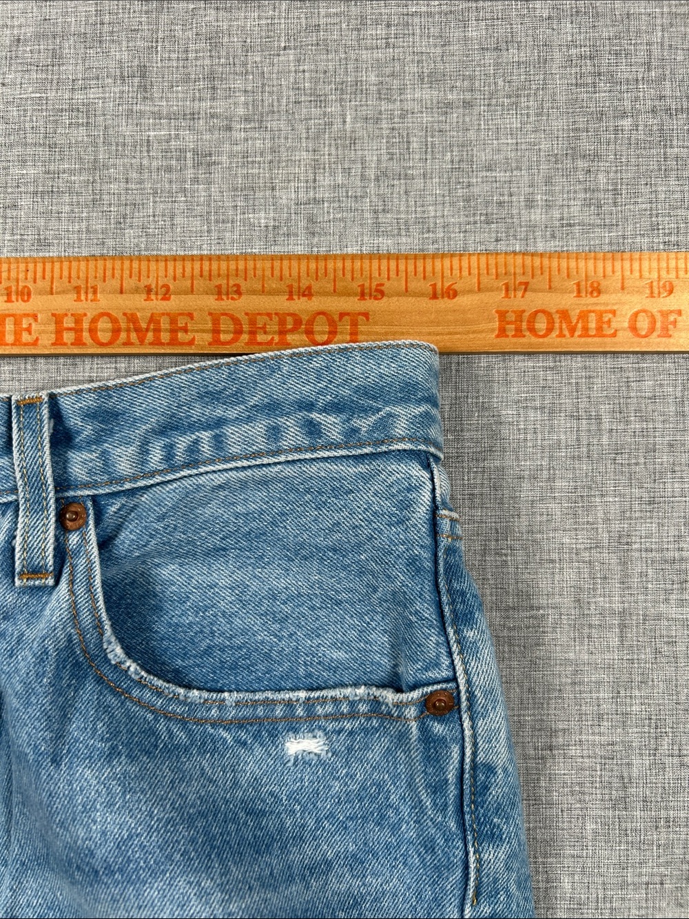 NWT Levi’s 501 Original Cropped Jeans Distressed Light Wash 30x26 - Picture 5 of 11